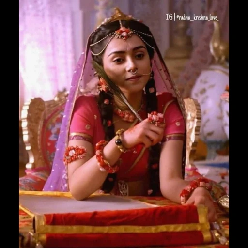 jeune femme, p v acharya, série radha krishna, krishna eps 13 pas de capteur, actrice de draupadi mahabharata