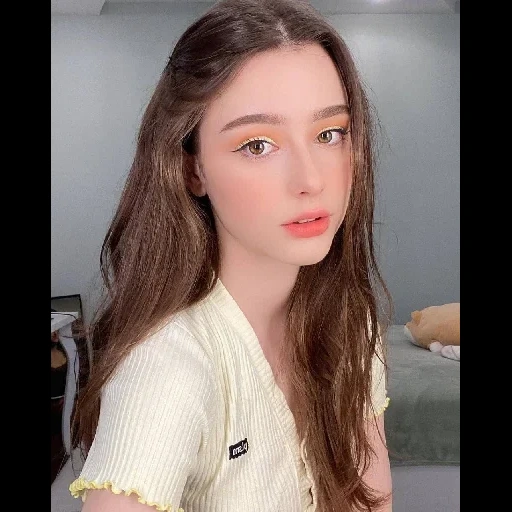 mujer joven, hermoso rostro, dasha taran 2020, maquillaje coreano, la niña es natural