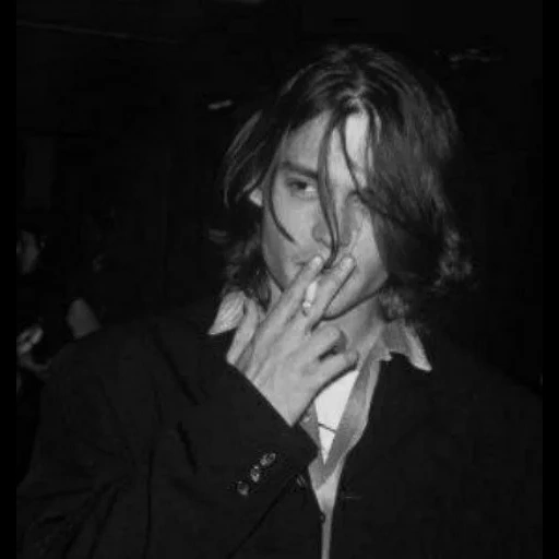 человек, егор летов, джонни депп, джонни депп 1992, молодой джонни депп подкуривает сигарету