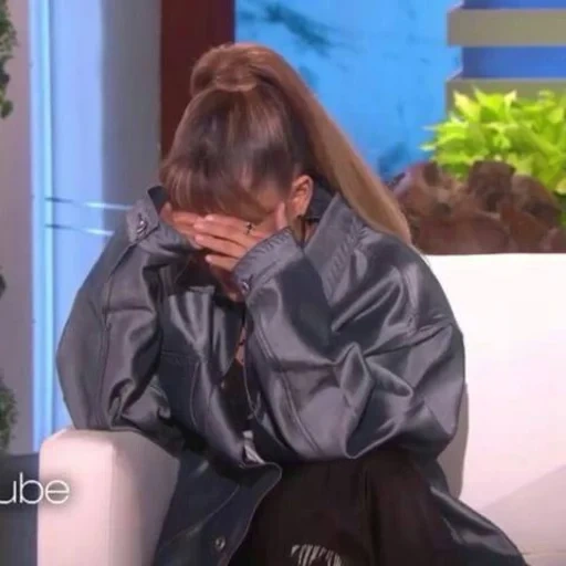 asiático, ariana, capa de chuva, ariana grande, entrevista ariana grande