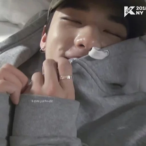 le persone, seo hyun-jin, yin jin dorme, attore coreano, hwang hyun-jin si è addormentato