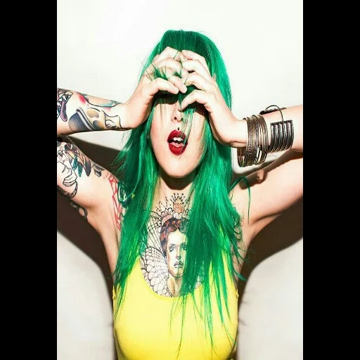 verigislena, cabello verde punk