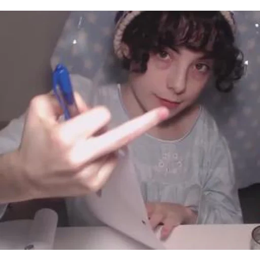 niño, finn walfad, agatha threemilk_t, fake es real finn wolfard, ciara horan agatha threemilk