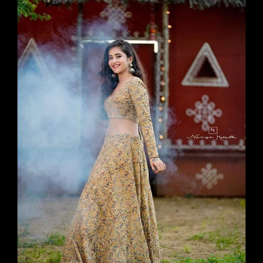 giovane donna, moda indiana, vestito indiano, abbigliamento indiano, abiti indiani