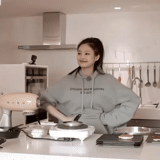 fast, human, in the kitchen, the objects of the table, jennie blackpink