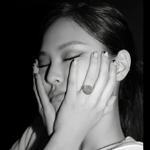 jennie, kim jennie, polvere nera, jenny king, jennierubyjane