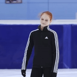 giovane donna, trusova, umano, alexandra trusov, skater russo kamila valieva