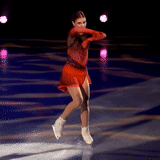 wanita muda, di atas es, figure skating, skater evgenia medvedev, ekaterina gordeeva skater 2020