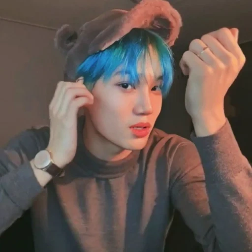 capelli verdi kai ekho, pak chanyol, kai eho selfie 2019, chanel, kpop mema