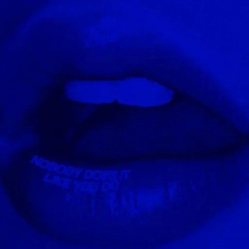 эстетика синего цвета, эстетика синего, губы синие, голубые губы эстетика, губы