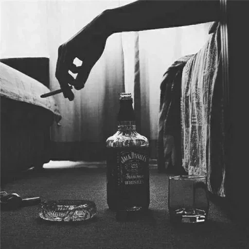 21 год, лицемер, парень бутылкой, алкоголь напитки, эстетика алкоголя сигарет