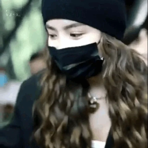 mujer joven, modificaciones coreanas, máscara protectora, invierno aespa 2021, neoprene mask bts suga s