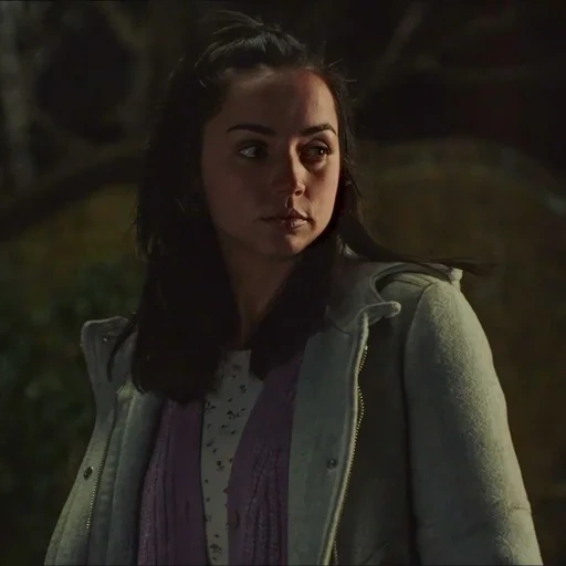 young woman, aria stark, field of the film, arya stark is nobody, katherine langford get knives