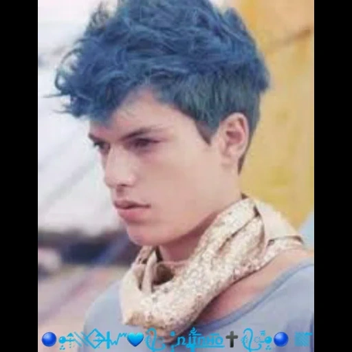 acconciature di uomini, acconciature per uomini, capelli da uomo, colore dei capelli negli uomini, il ragazzo con i capelli blu