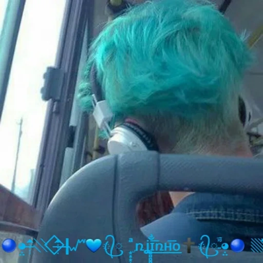 dye hair, blue hair, the hair is dyed, blue hair is short, blue hair dyeing