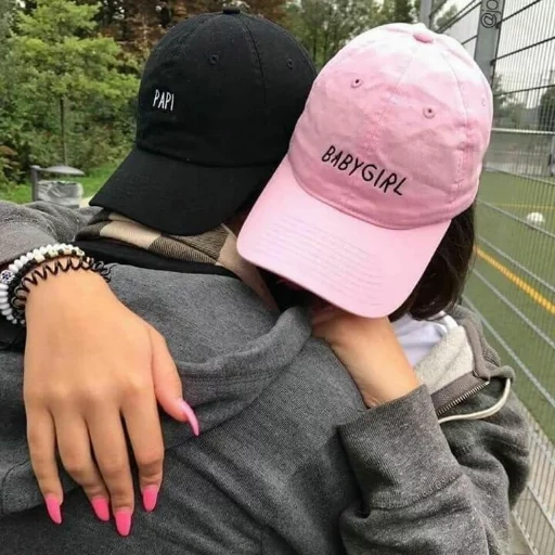 парочка, женские кепки, женская бейсболка, дорогие подписчики, девушка розовой кепке