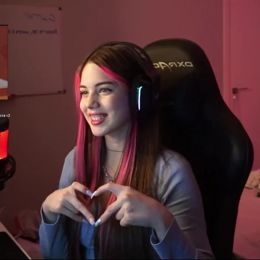 la ragazza, tweet in streaming, bella ragazza, la fanciulla dello streamer, media mainstream akulich twich