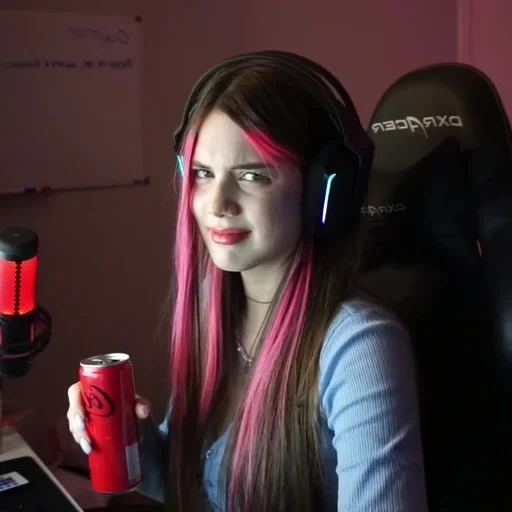 mujer joven, humano, stream twich, kuertov twich, twich streamers