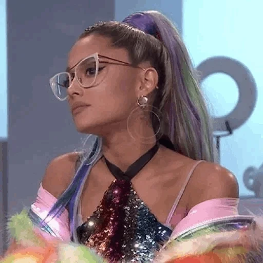 ariana, mujer joven, ariana grande, ariana no es gran cosa, ariana grande memes