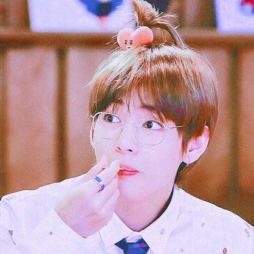 тэхен ким, ким тэ хён, bangtan boys, taehyung bts, джин бтс хвостиками