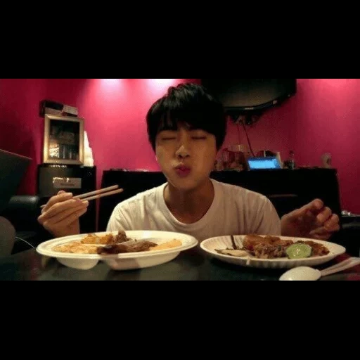 bts jin, makanan bts, bangtan boys, jin bts makan ramen, apa yang bts makan untuk sarapan
