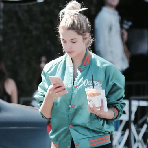 gadis, ashley benson, celebrity woman, willa fitzgerald, hailey baldwin paparazzi