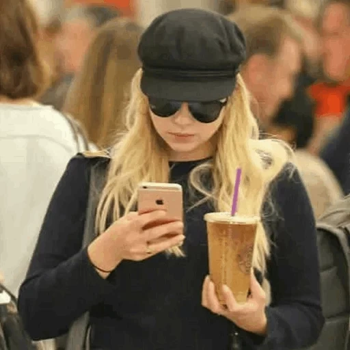 jovem, mary-kate olsen, mary kate olsen 2021, shakira para o aeroporto 2011, merry olsen 2020 mary kate