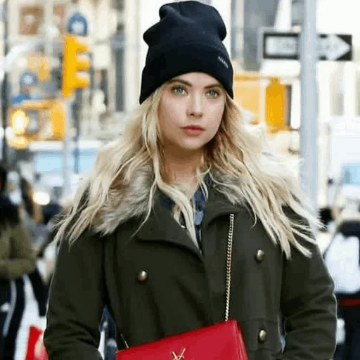 jovem, ashley benson, estilo ashley benson, ashley benson paparazzi, ashley benson moschino