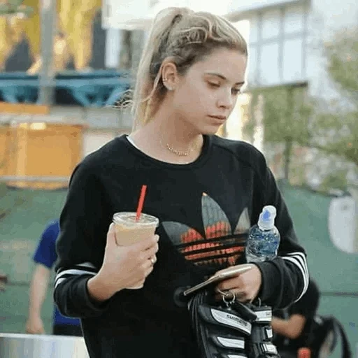 filles, filles, ashley benson 2021, chloe grace moritz, chloe grace moretz ne se maquille pas