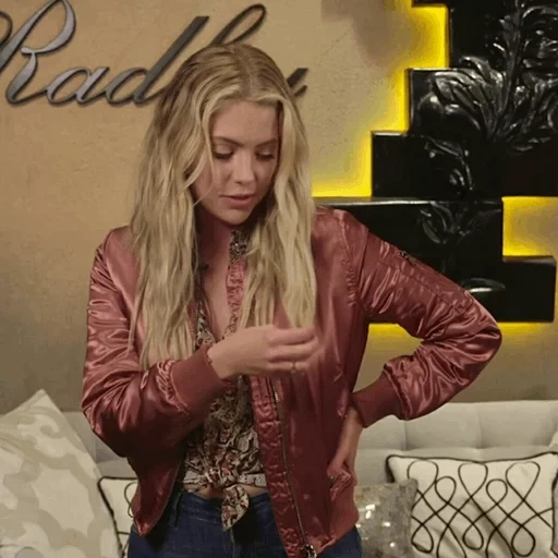 junge frau, schauspielerinnen, ashley benson, gina blond, schöne betrüger staffel 7