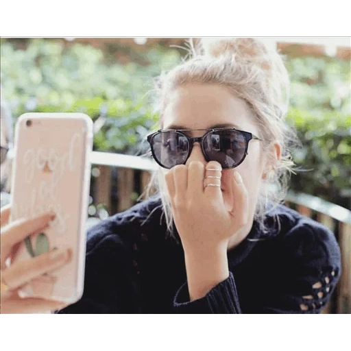 hanna, telefone, ashley benson, julian morris, ray ban clubmaster cordes