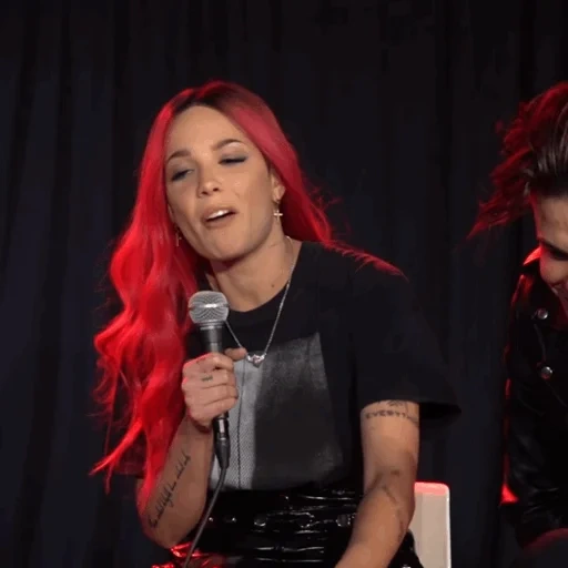 mujer joven, las chicas son populares, basta con el pelo rojo, colinas con pelo rojo, hermosa traducción de halsey