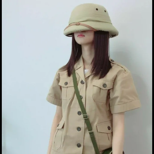 modestil, kleidungsmode, militari stil, safari's outfit ist weiblich, kleidungsstil der militarier