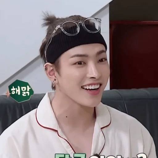 pisang chimin, kim hongjoong, ateez hongjoong, aktor korea, kim hong-jun ateez