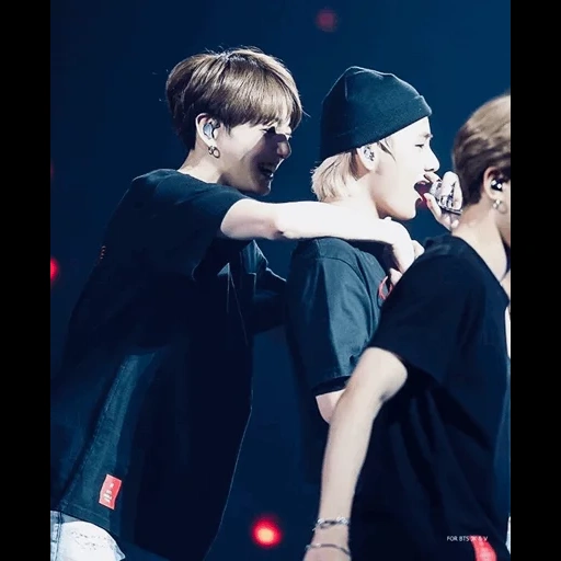 taekook, bts bts, jungkook bts, bangtan boys, чимин утешает чонгука