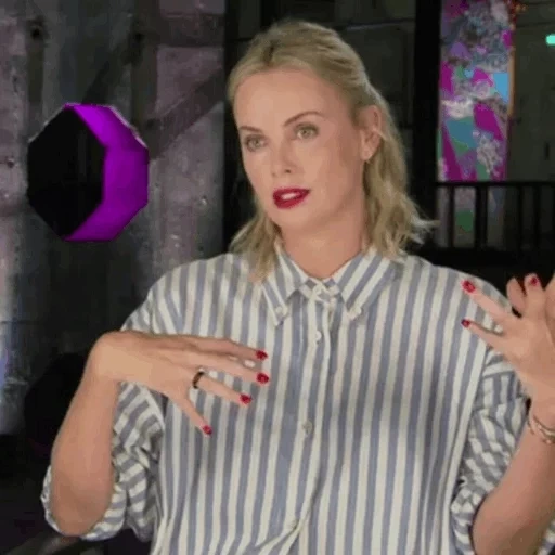 mujer, mujer joven, charlize theron, entrevista rubia, charlize theron tial y error