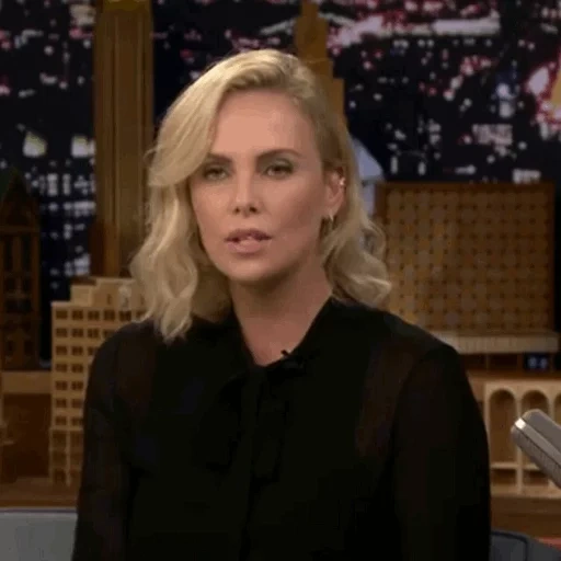 humano, rubio, charlize theron, charlize theron show, actriz charlize theron