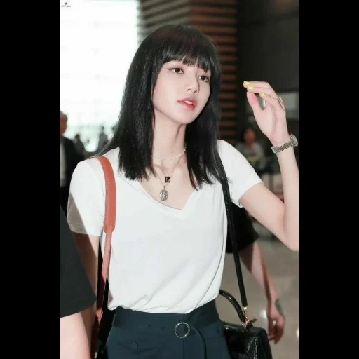 gin ji-soo, poudre noire, blackpink lisa, cheveux de femme, lalisa manoban 2020 brune