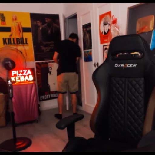 the playing chair, gamer chair, glory game chairs, egoland 6 auronplay twitch, cougar rampart