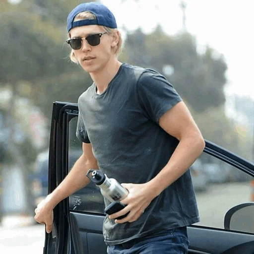 young man, male, tom hiddleston keck, american actor, benedict cumberbatch paparazzi