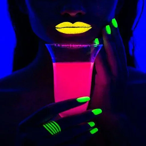 neón, labios neón, color neon, labinadores de labios, cosméticos de neón