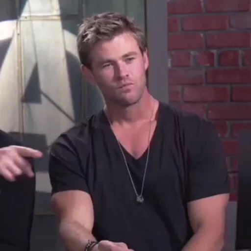 homme, recommandations, chris hemsworth, gif chris hemsworth, avengers de l'époque d'altron