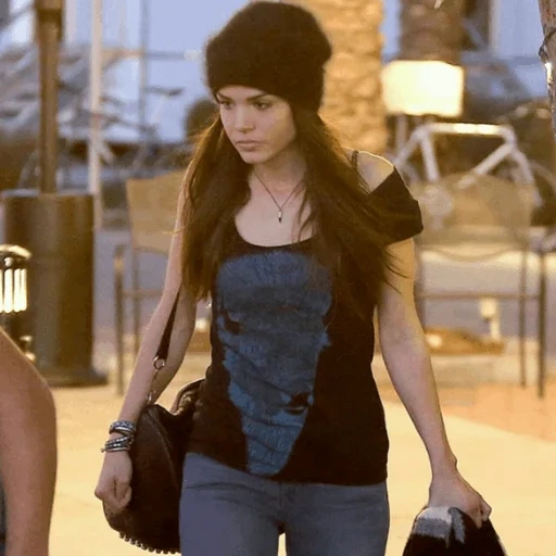 muchachas, mujer joven, megan fox 1990, marie augeropoulos paparazzi