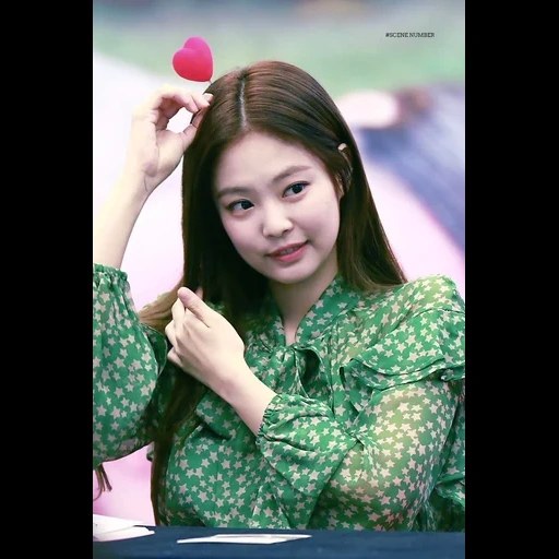 jennie, rose noir, jenny kim, blackpink jennie, actrices coréennes