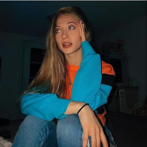 girl, young woman, human, sofia diamond, emma chamberlain blond hair