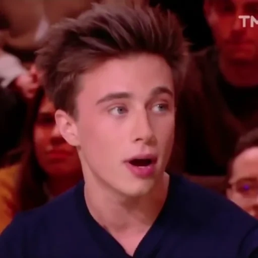 ragazzo, axel auriant, tyrus andimack, lire la suite de l'article, asher wolf è un buon dottore