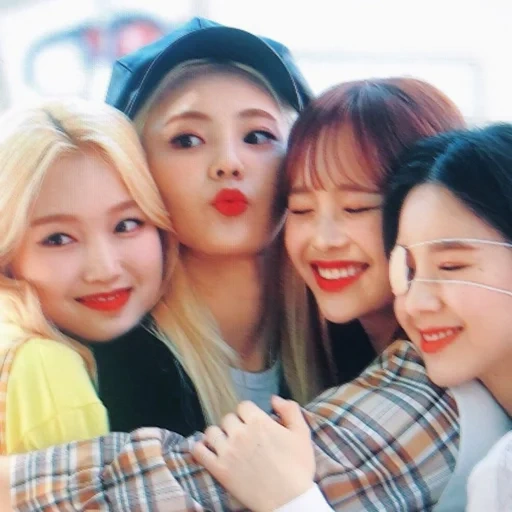 young woman, black pink, red velvet, loona kim lip, gowon chuu loona