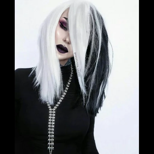 the girl, gothic fashion, das gotische modell, gothic make-up, gothic girl