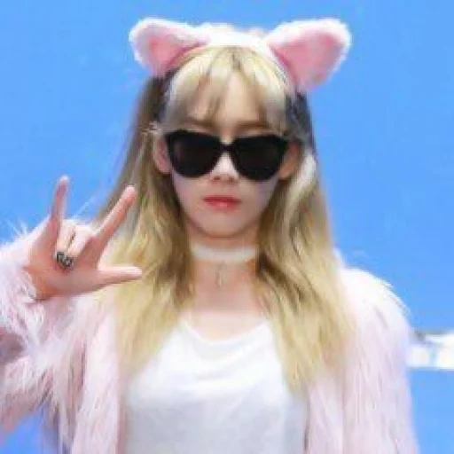 young woman, taeyeon snsd, yuyeon blonde, korean girls, apink hayoung with glasses