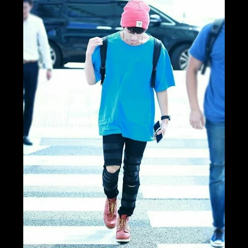 style bts, jungkook bts, aéroport de rose juntai, bts style chongguo airport, aéroport de chongguo à pleine vitesse